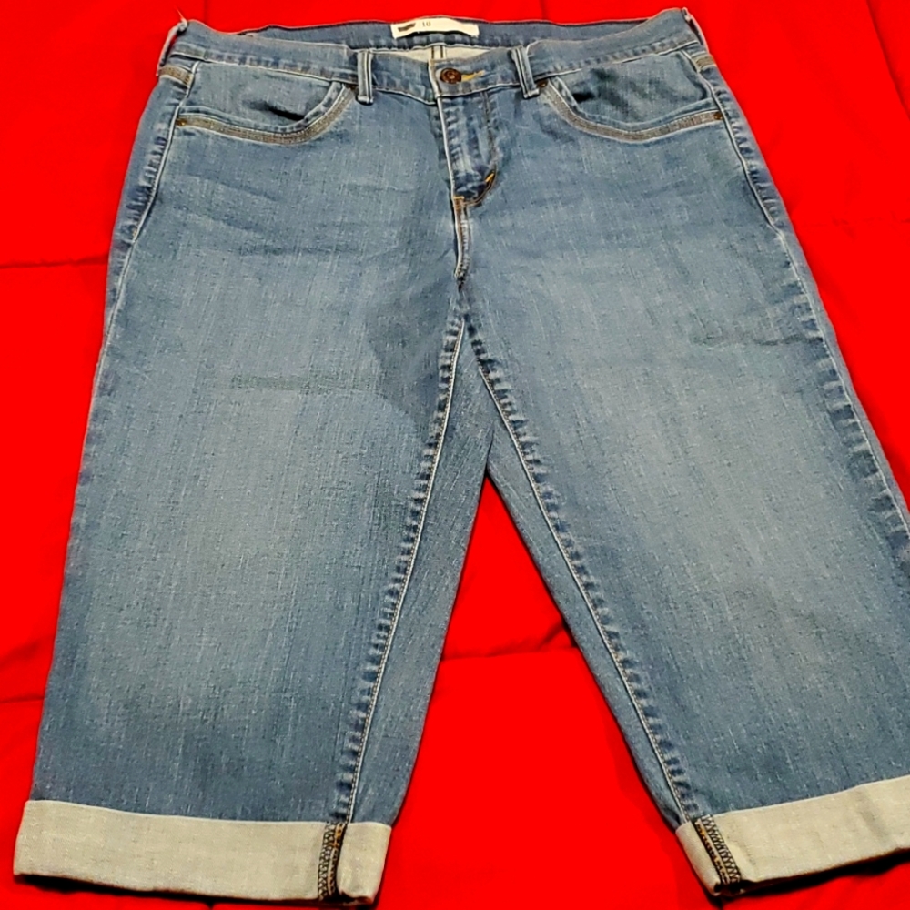 Levis red tab capris,size 10